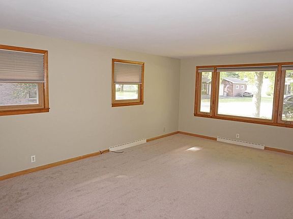 3rd image of 723 N Roosevelt Ave