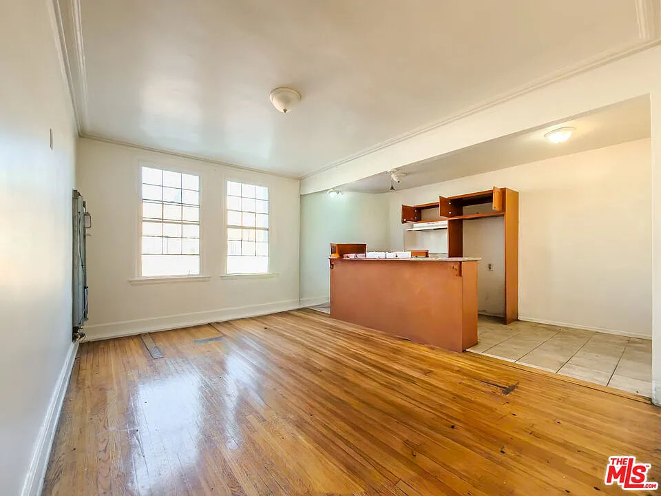 Building Photo - 3506 W Pico Blvd #12