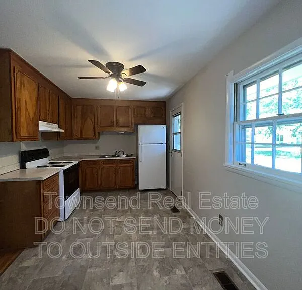 2904 Collingwood St — Photo 6