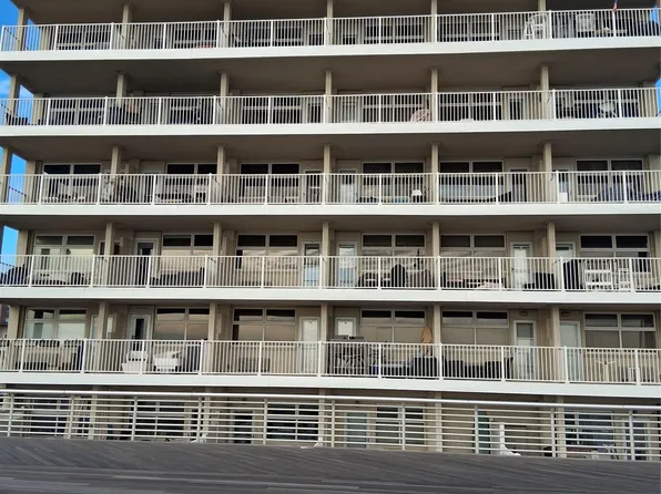 250 Shore Rd APT 2D, Long Beach, NY 11561