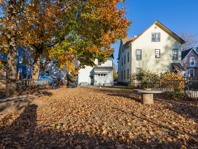 216 Howard Ave — Photo 22
