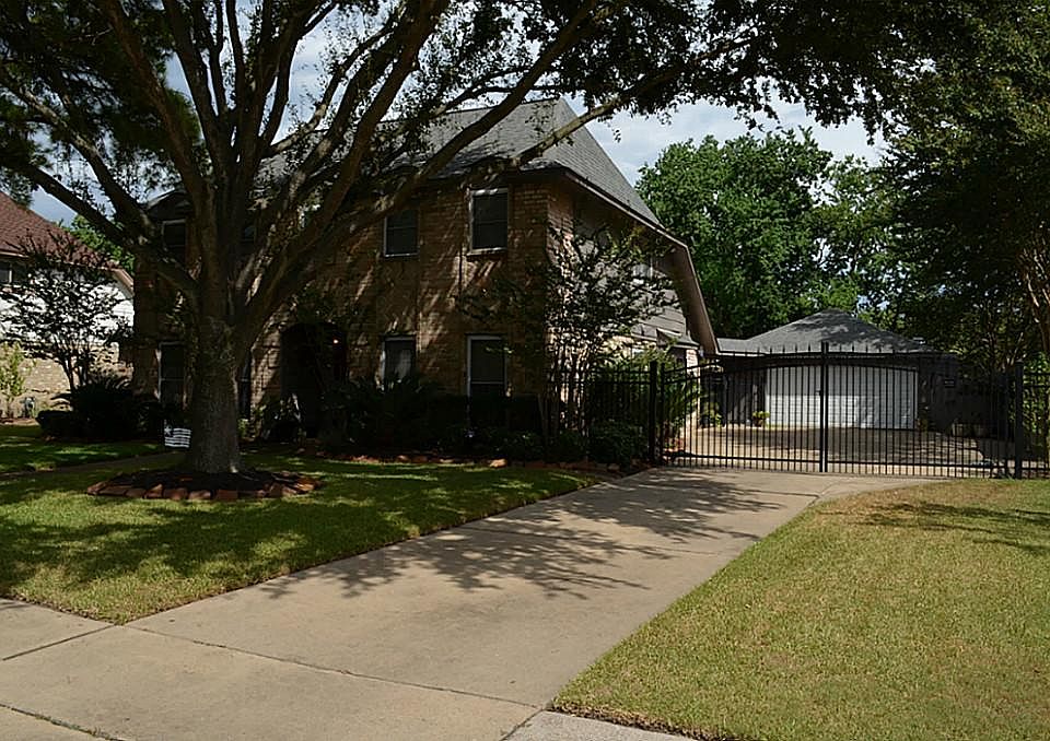 Automatic Gate leads to Spacious Parking Court