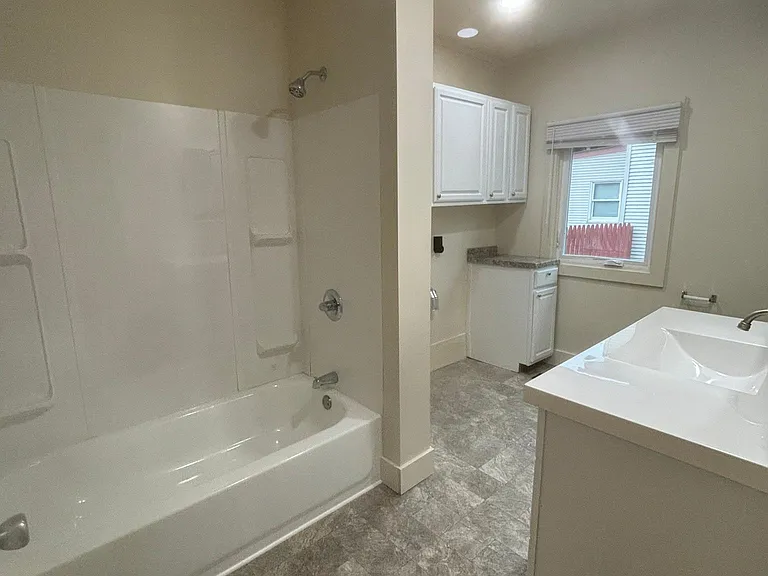 44 Geer St #1 — Photo 10