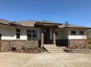 965 NW Baker Crest Ct, McMinnville, OR 97128