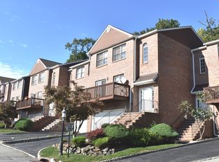 17 Beacon Hl, Pompton Lakes, NJ 07442