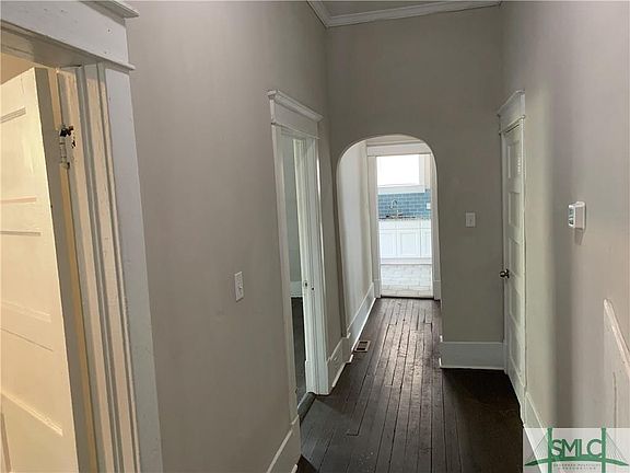 3rd image of 301 W 40th St Unit 1