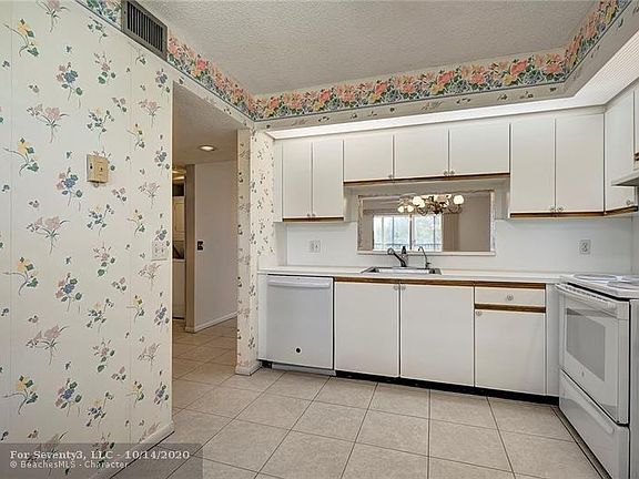 4th image of 12500 SW 6th St #408