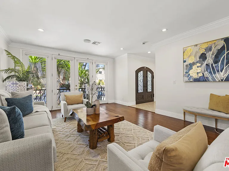 1114 S La Peer Dr — Photo 1