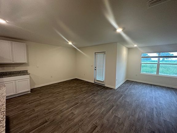 5th image of 17096 Muse St