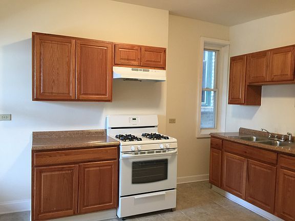 3rd image of 1719 N Francisco Ave #2
