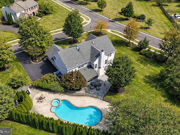 2nd image of 2 Eagleton Farm Rd