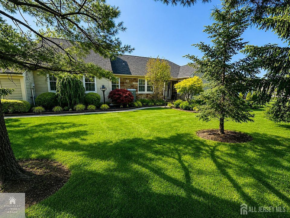 1st image of 67 Yorkshire Dr