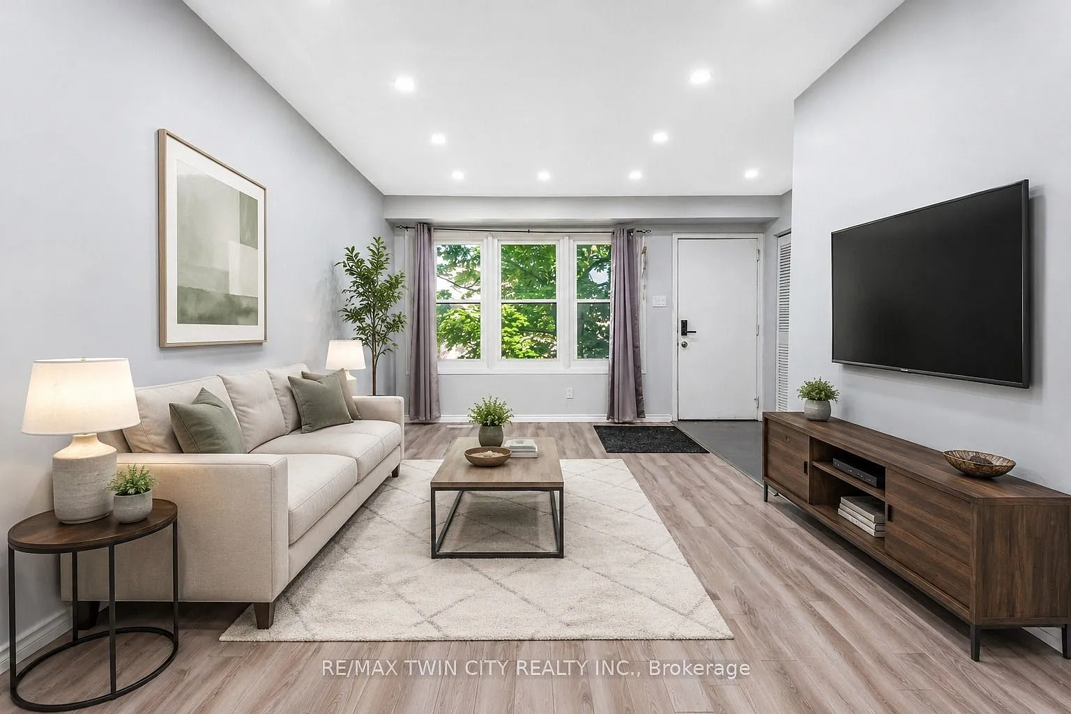 3 bed, $2,250 — Photo 3