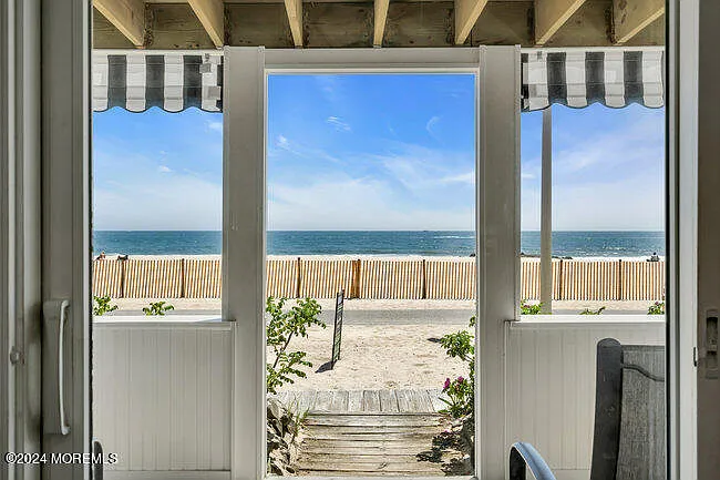 157 Beachfront Front — Photo 7