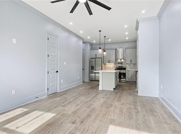 3rd image of 2320 Mardi Gras Blvd