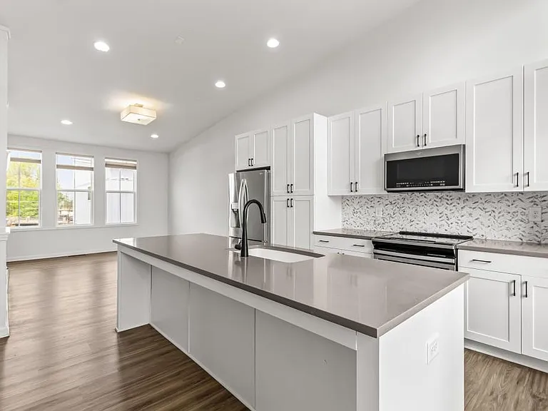 916 Brees Ct — Photo 4