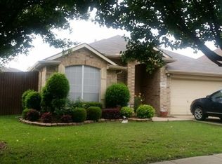 8201 Ross Lake Dr, Fort Worth, TX 76137