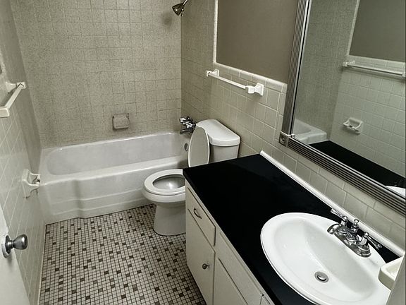 4th image of 2201 Scott St #2201
