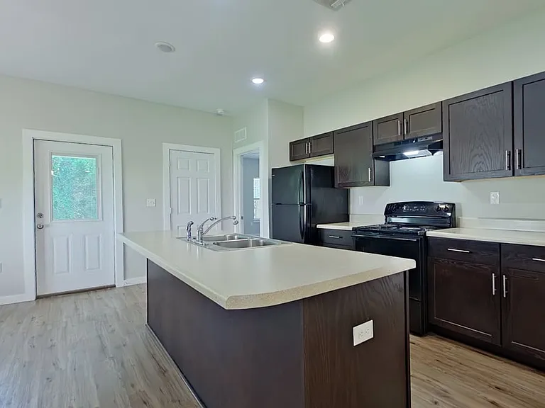 605 E Williams Ave — Photo 6