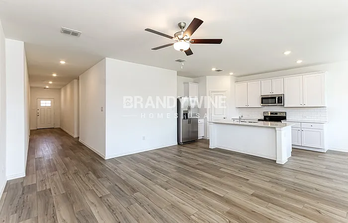 341 Wentworth Dr — Photo 4