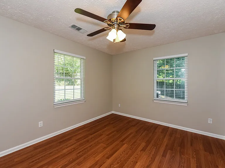 2121 Ravenwood Dr — Photo 9