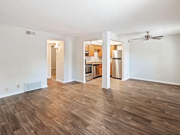 3rd image of 1870 Frankfort Ave Unit 9