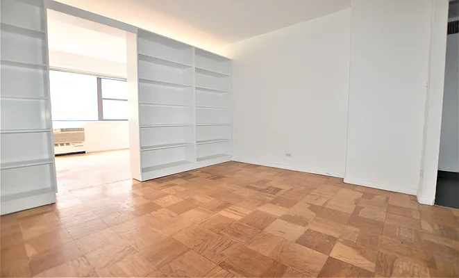 Rented by Manhattan Realty Group | media 4