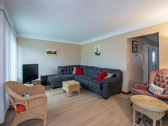 3rd image of 12316 Oakview Blvd