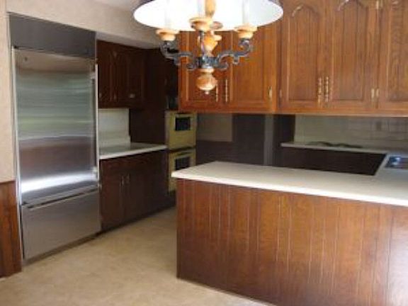 3rd image of 1 Belmont Ct