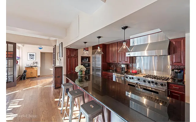 Rented by Douglas Elliman | media 33