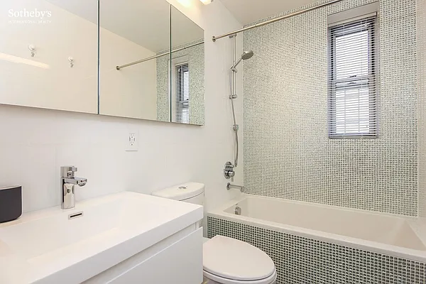 Sold by Sotheby's International Realty | media 11