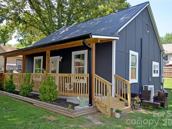 120 7th St #20, Marion, NC 28752