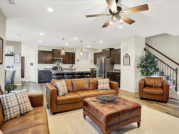 3rd image of 13553 Eastpark Cir E