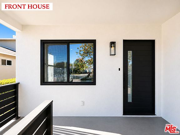 5th image of 2808 S Barrington Ave
