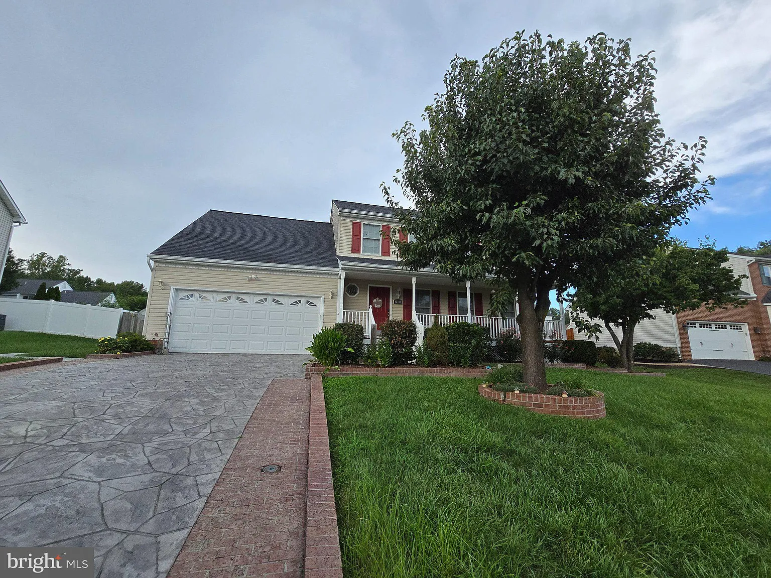 4 bed, 2.5 bath, 2160 sqft, $3,200 — Photo 3