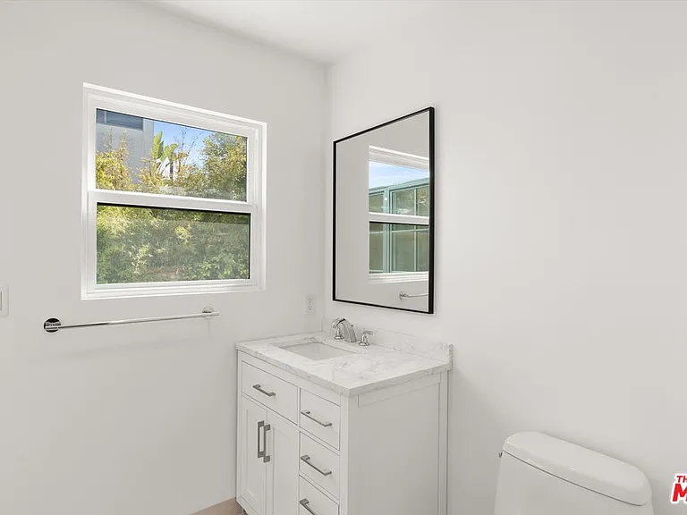2316 Hill St — Photo 11