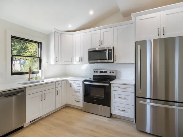 723 McCourtie St, Kalamazoo, MI 49008