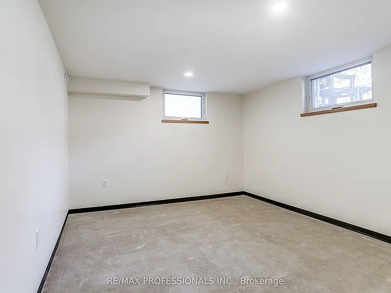 9 Cashman Cres #BASEMENT — Photo 19