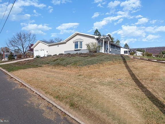 3rd image of 1955 Dawn Rd