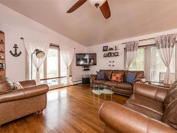 2nd image of 2934 Hering Ave