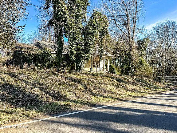 3rd image of 3706-3708 S Holston Hills Rd