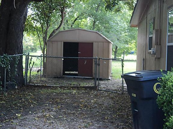 4th image of 307 Eastland St