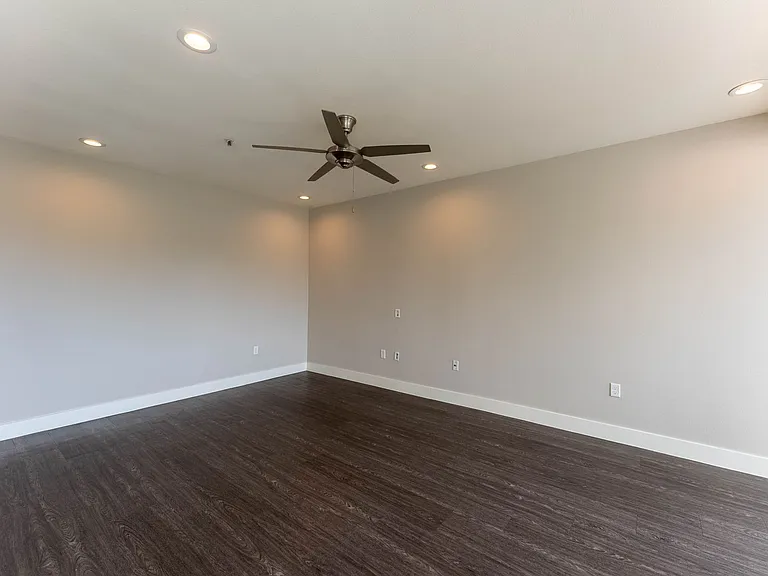 604 N Bluff Dr #127 — Photo 14