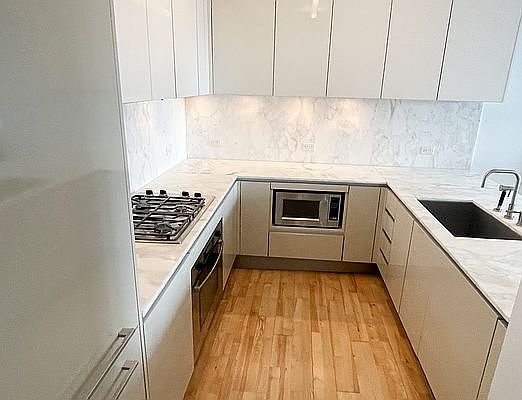 3rd image of 322 W 57th St APT 45P