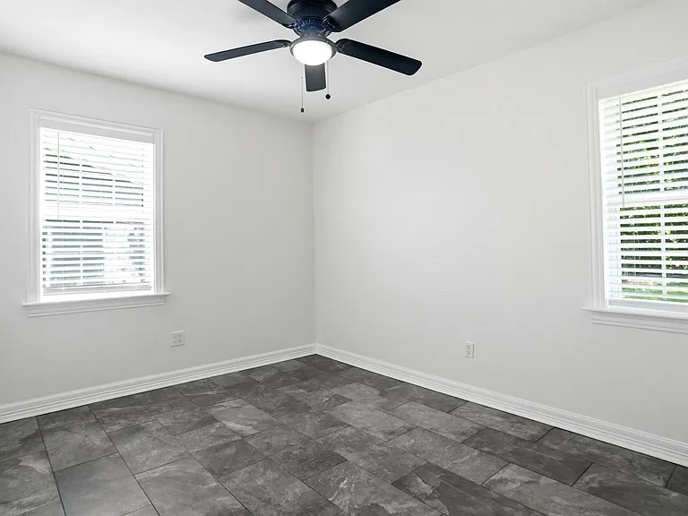 1013 Irion Dr — Photo 9