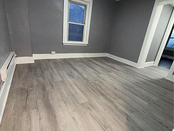 4th image of 812 Wyandotte St