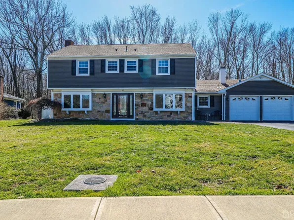 37 Cressida Dr, Old Bridge, NJ 08857