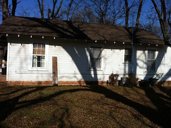 2nd image of 1403 S Duck St
