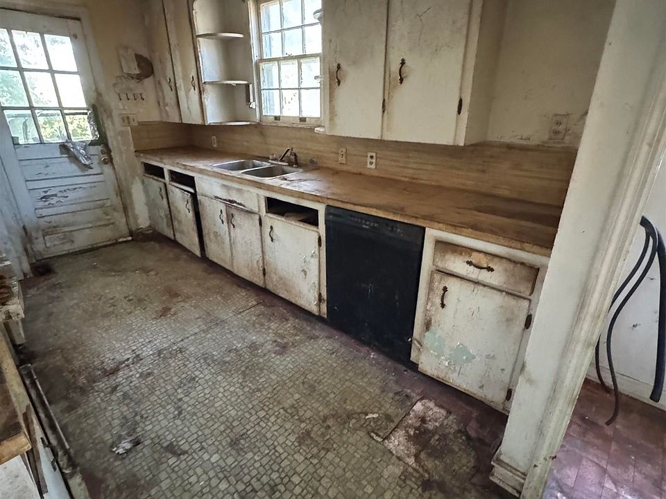25th image of 3619 Ridge Rd