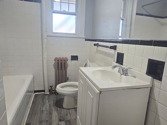 3rd image of 148 Manning Blvd #A